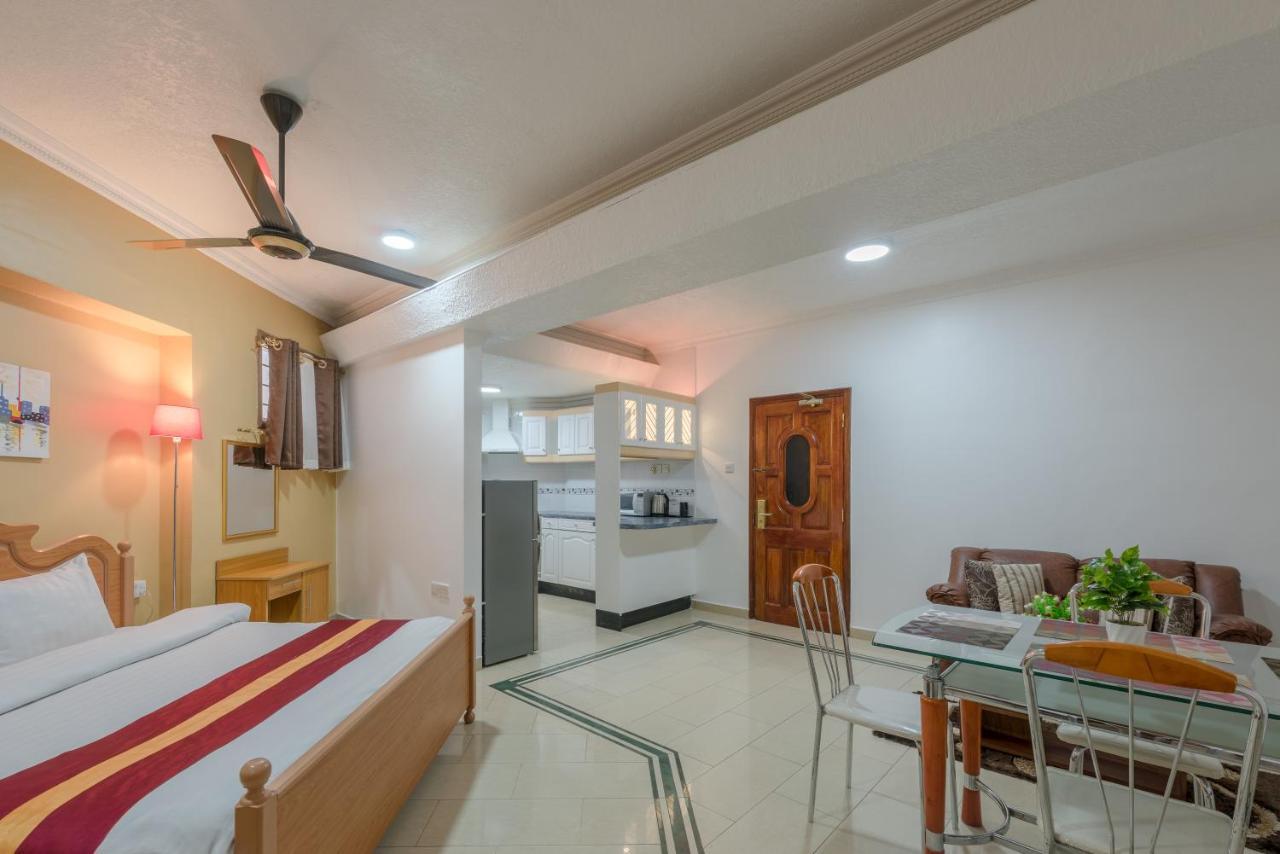 Hotel Raha Tower Dar es Salaam Esterno foto