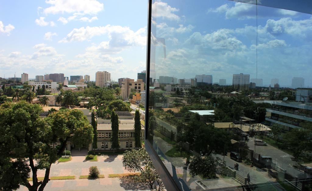 Hotel Raha Tower Dar es Salaam Esterno foto
