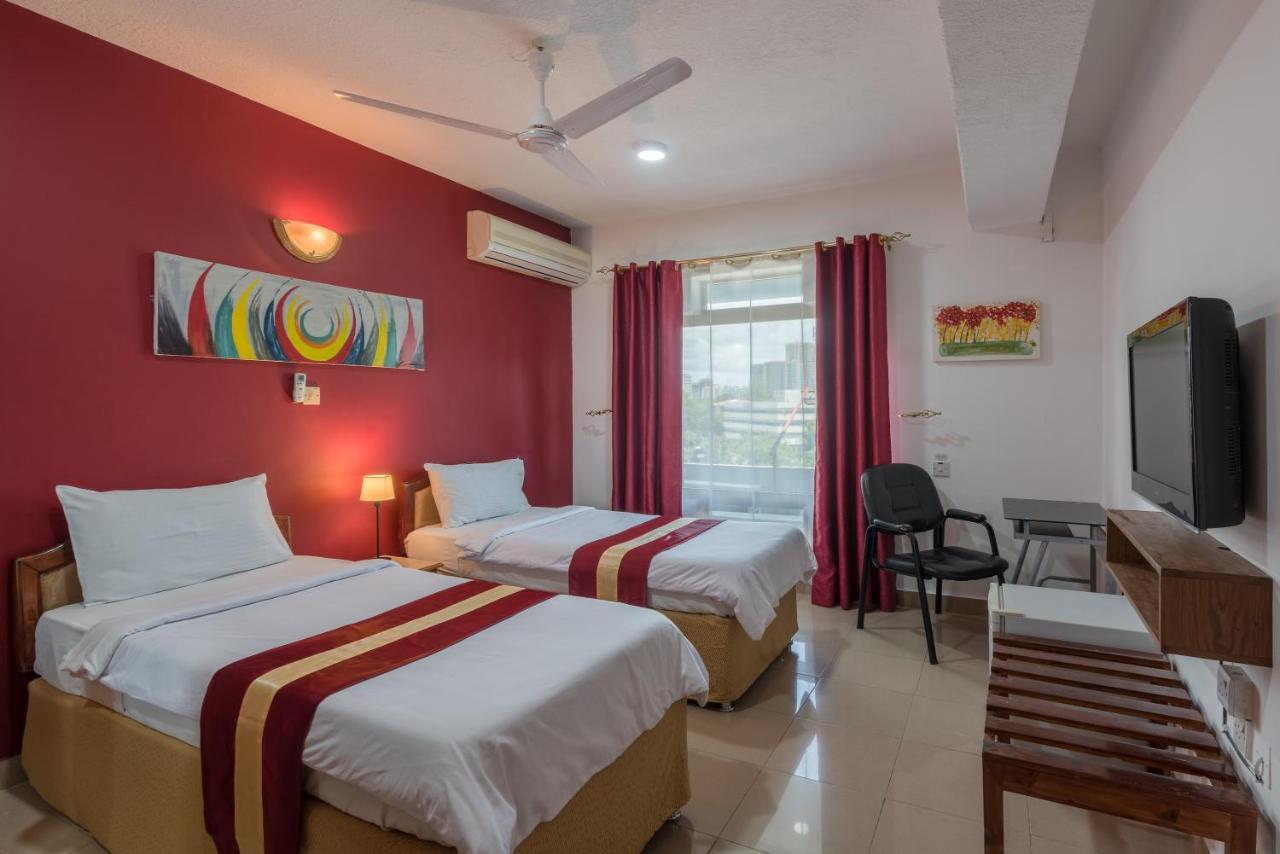 Hotel Raha Tower Dar es Salaam Esterno foto
